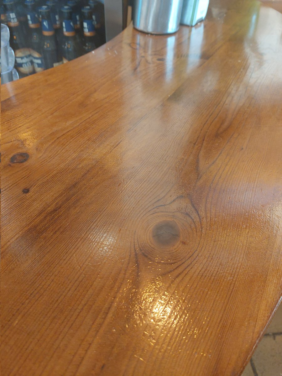 Sábado de vermú. Nos han puesto la típica tapa catalana