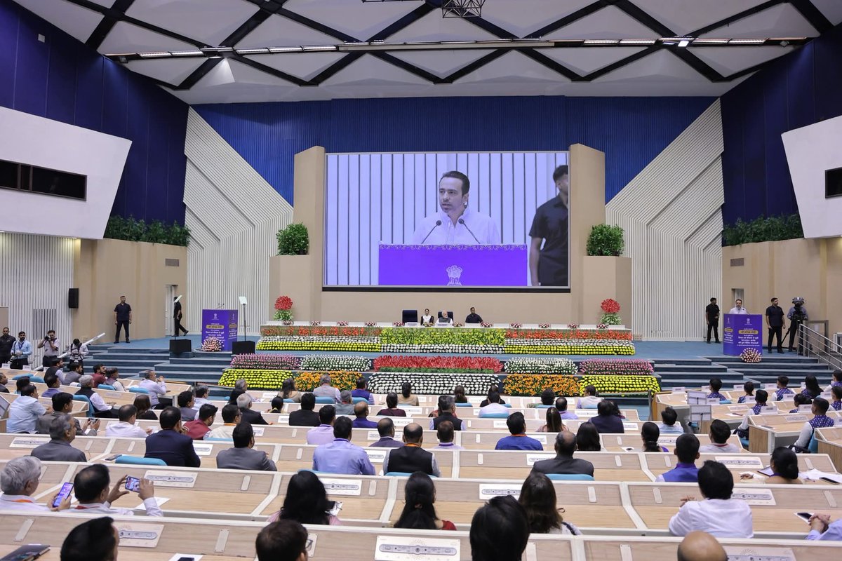 Vivekdeol7's tweet image. नए भारत की कौशल क्रांति को बढ़ावा देने के उद्देश्य से ₹60,000 करोड़ की पहल PM–SETU का शुभारंभ किया गया जिसके तहत देशभर के 1,000 सरकारी ITIs को नए युग की तकनीक व कौशल से जोड़ा जा सकेगा। @narendramodi  @jayantrld @MSDESkillIndia 
@PMOIndia 
##SkillIndia