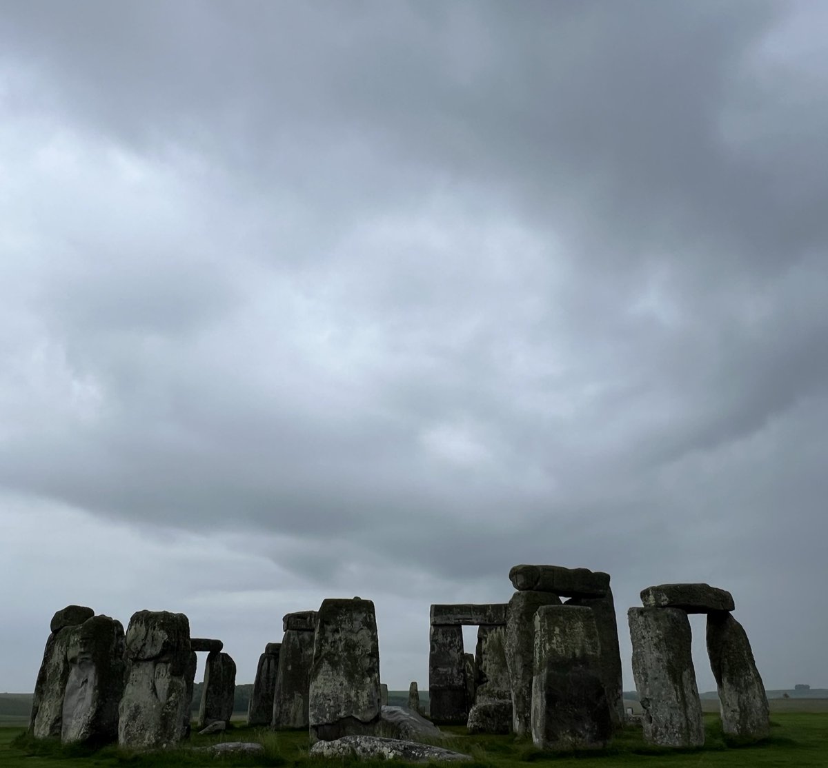 Sunrise at Stonehenge today (4th  October) was at 7.14am, sunset is at 6.37pm  ⛈️