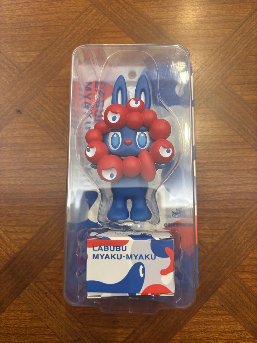 LABUBU MYAKU-MYAKUストラップ付フィギュア　ミャクミャク　ラブブ ラブブ×ミャクミャク」コラボ！ ストラップ付きフィギュア発売