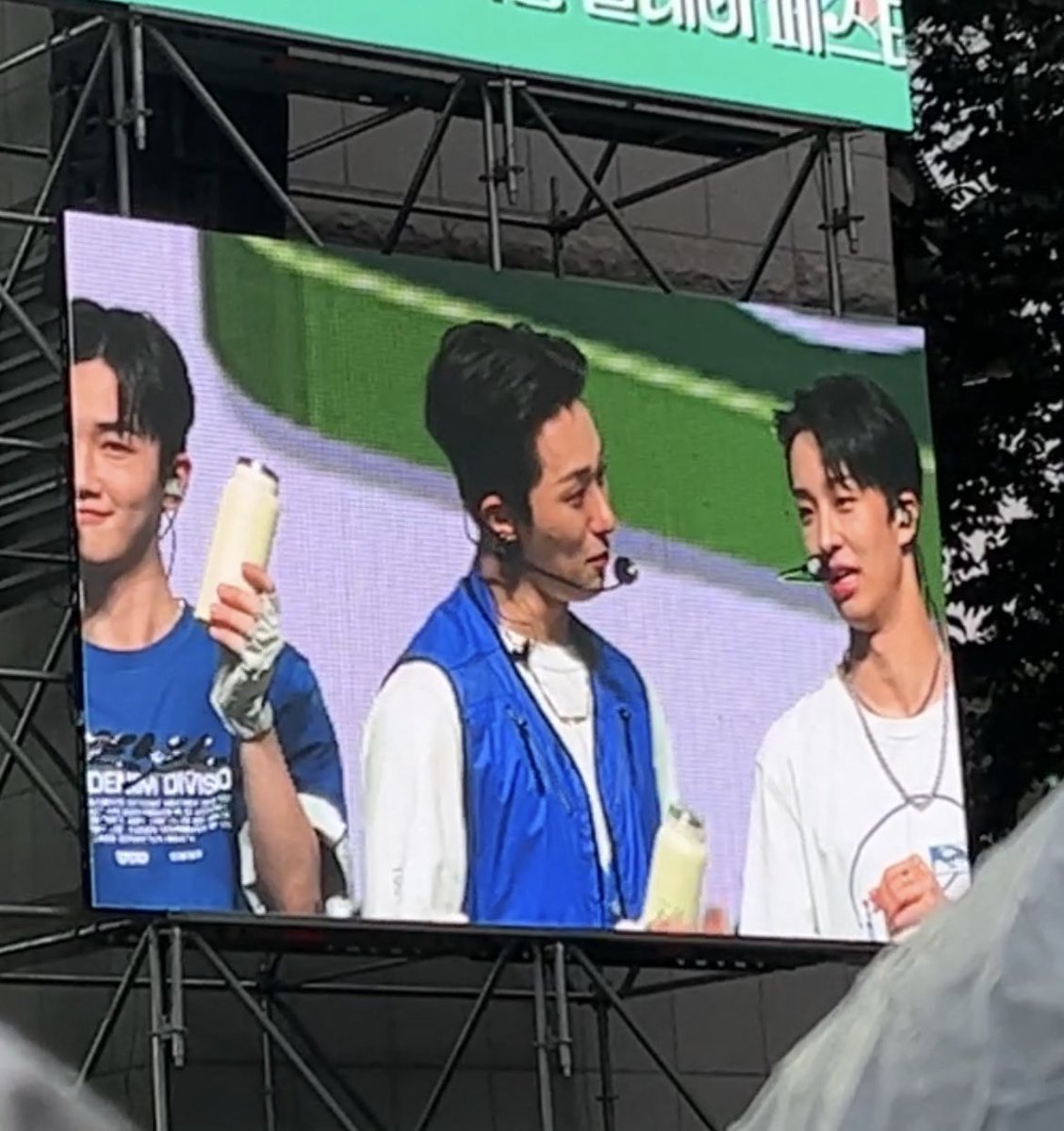 junseokiiie's tweet photo. 2주년 기념 처음으로 저의 입덕 계기를 풀어봅니다
첫눈에반함그냥너무제스타일이���어요 https://t.co/dw4P64NlnY