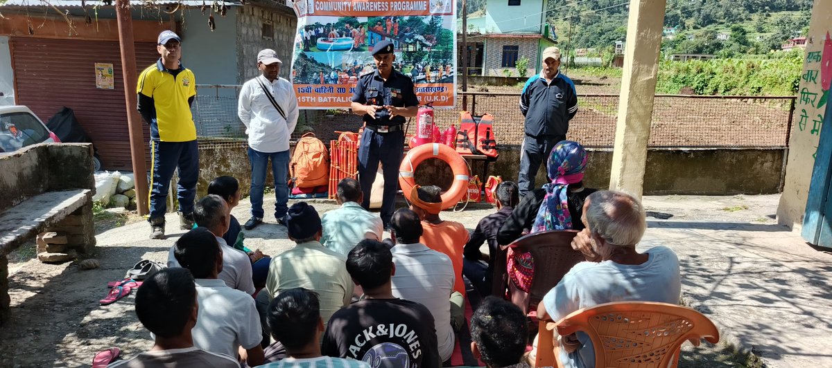 15bnNdrf's tweet image. Team 15 NDRF conducted a CAP at Village Anrsa, Teh-Kapkot, Distt-Bageshwar (UKD) focusing on first aid, CPR, types of disasters, use of improvised stretchers and basic rescue techniques to enhance local preparedness. 

#ndrf4u #CommunityAwareness #disasterpreparedness #beprepared