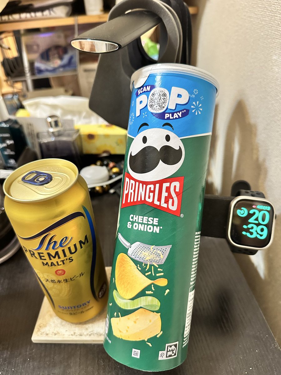 s_force3939's tweet photo. 久しぶりのポテチで至福の時間スタート🍺
🎶カルビーより〜普通に〜プリングルスが好っきーーー！

#土日はチートデイ
#本日のお酒
#サントリープレモル
#本日のおつまみ
#プリングルスチーズandオニオン https://t.co/Xhe0B9cw3i