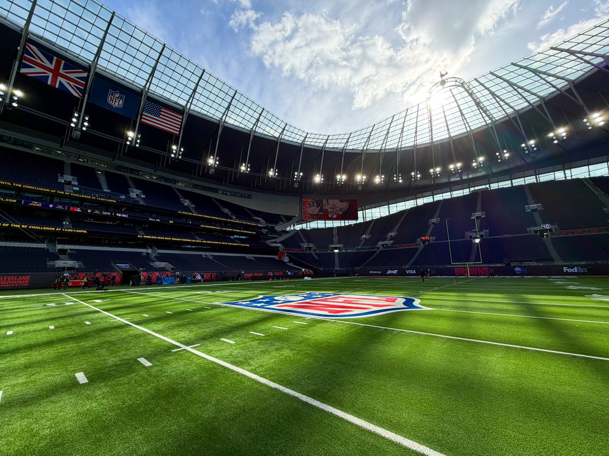 NPappas23's tweet image. Good morning from London🇬🇧 #NFLLondon #FromTheField