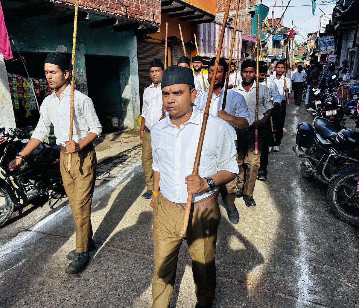 vimleshkumar941's tweet image. राष्ट्रीय स्वयंसेवक संघ - प्रतापपुर खण्ड 
     मनुपुर - बस्ती 
 विजय दशमी उत्सव 
    एवं पथ संचलन 
    #संघ_शताब्दी_वर्ष 
#RSS100 #RSS100