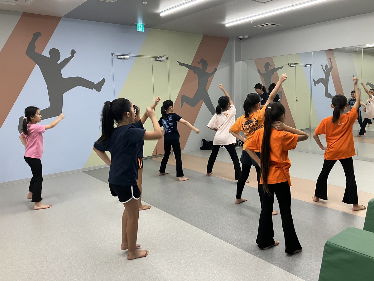 ステップアップ静岡駅前校📣
#キッズパークてん😃

㊗️本日開校です㊗️

スキルアップを目指すスクール生が集まりました⭐️

充実したレッスンができました👍

#エスパルスダンススクール
💁‍♀️ x.gd/W09kG
#spulse
📣9月〜11月入会体験キャンペーン中📣
x.gd/U3nuK