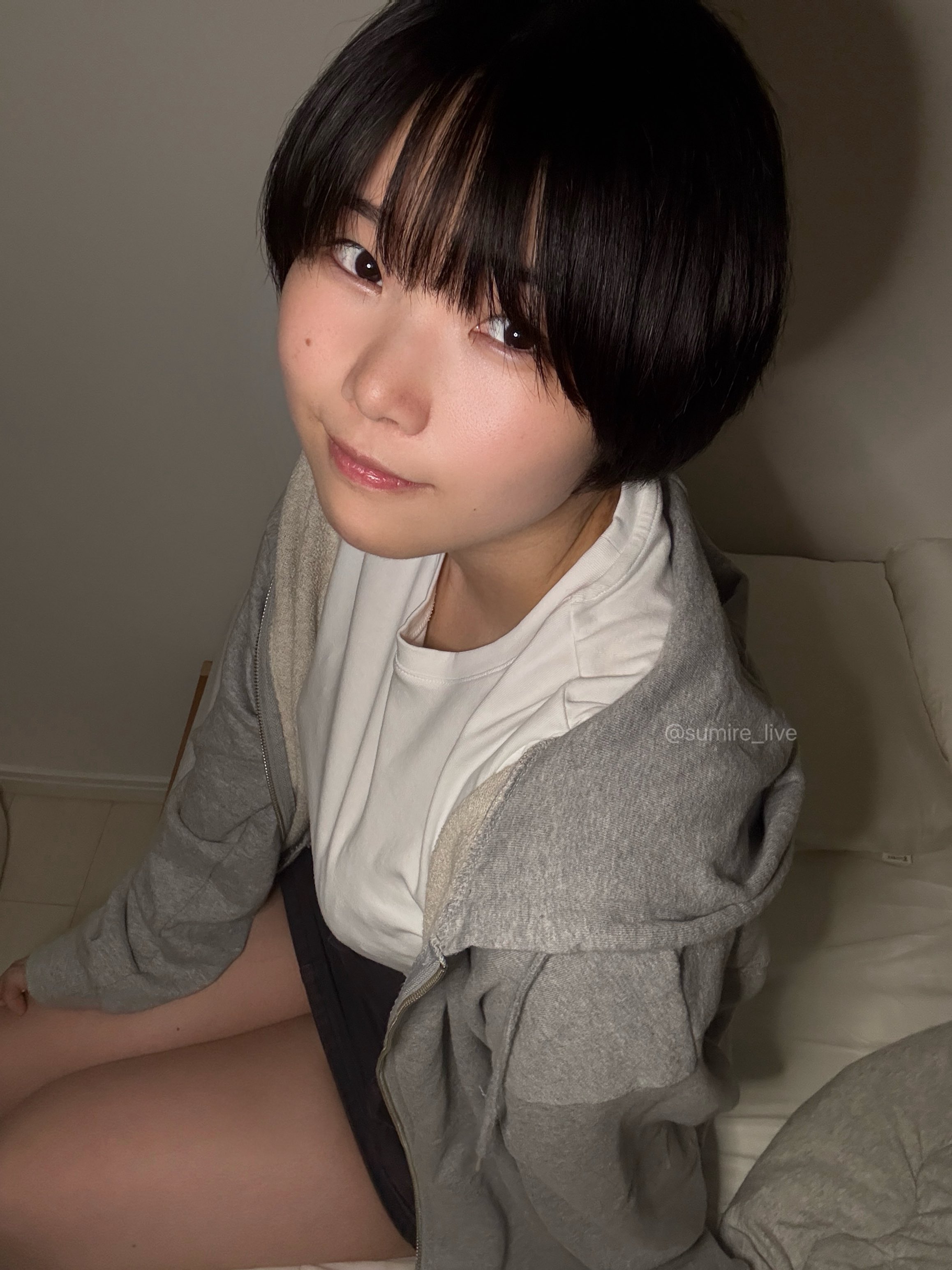 ボーイッシュ女子を脱がしたら意外と可愛い下着だった件｜すみれchさんのエロ画像まとめ（@sumire_live）