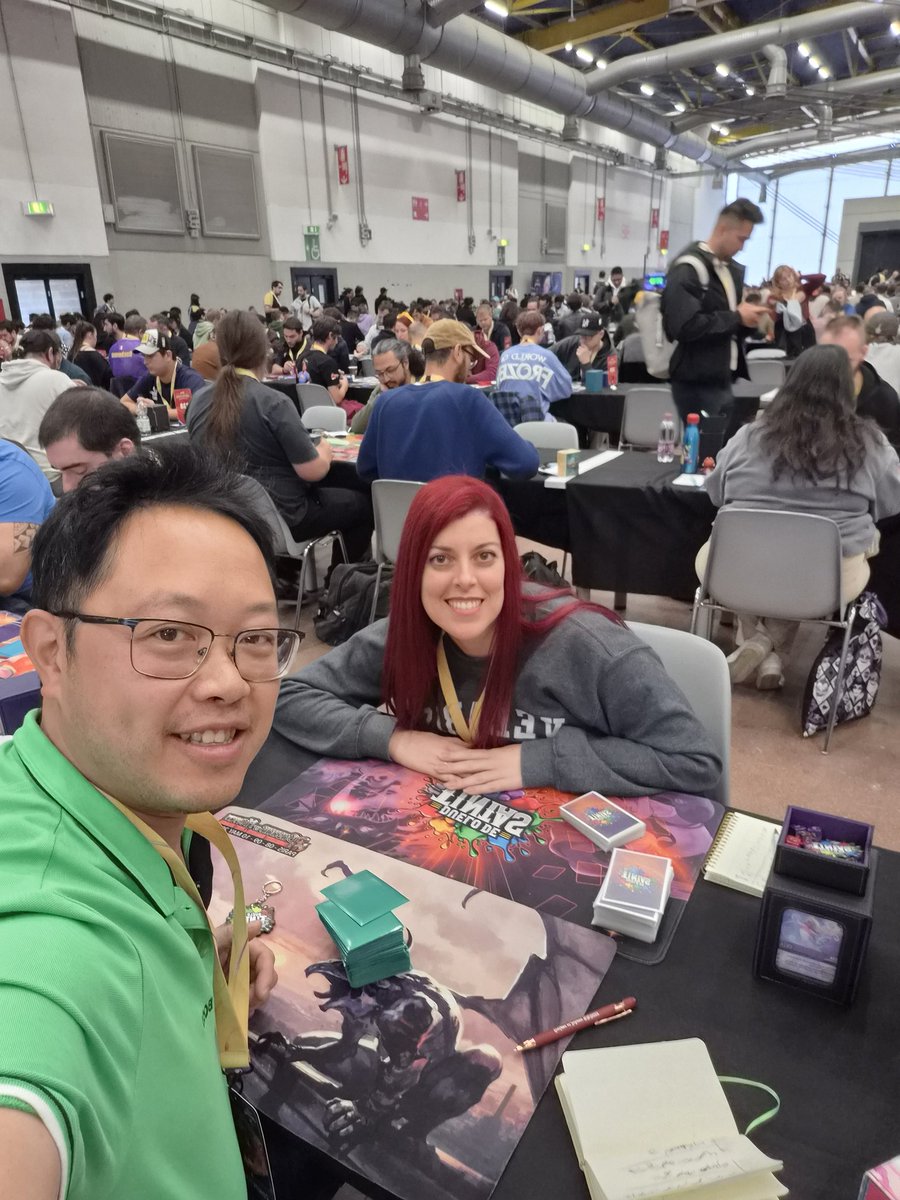 🇮🇹 Bologne 

Le DLC continue avec la 3 ème ronde en cours.

De mon côté 3eme ronde contre <a href="/DueloDeTintas/">Duelo de tintas</a>, toujours un plaisir de rencontrer des joueurs et créateurs de contenu venues de toute l'Europe 🇪🇸