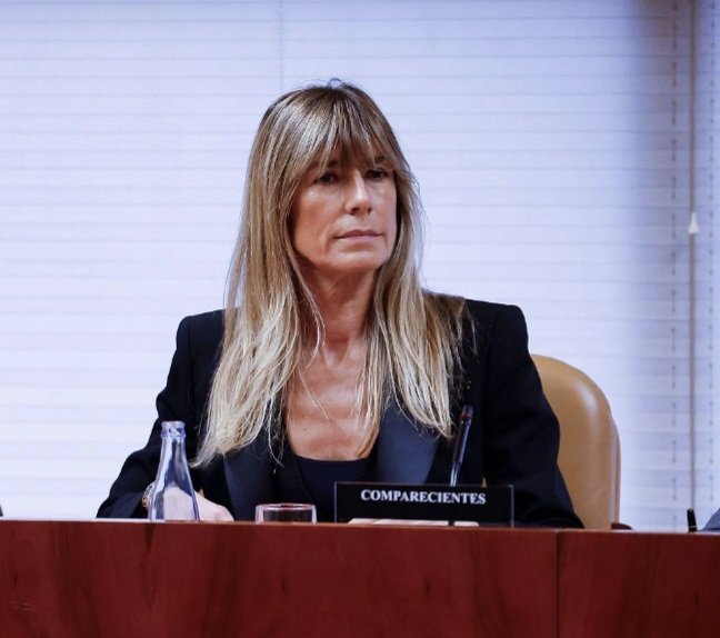nika_news_'s tweet photo. ¿Es la UCO la nueva policía patriótica al servicio de la corrupta y homicida #MafiaPP?
Con la Mafia con Toga y los medios fachas es irrespirable vivir hoy aqui.
#PreguntaSeria
#UCO #PoliciaPatriotica #Lawfare #Peinado
#JuezPeinado #Begoña
#CloacasDelPeriodismo
#FerreraGate https://t.co/QhRLg18rTI