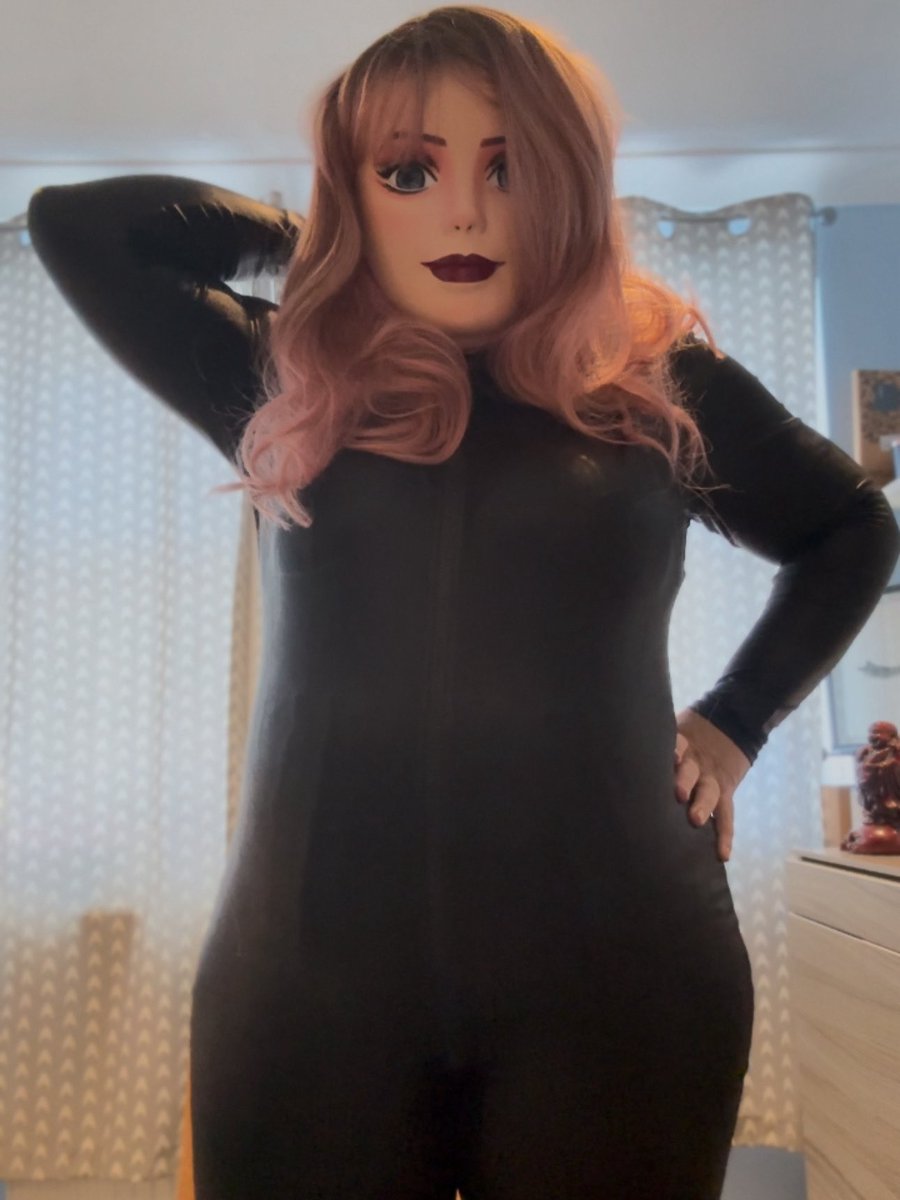 Shesinthemask's tweet image. My birthday is coming up, so I’m pulling out all the stops. As I go to turn another year old I start to realise more and more that life’s for living. This doll is finding her feet more and more with each passing day. Thank you for sharing this experience with me. #Femalemask