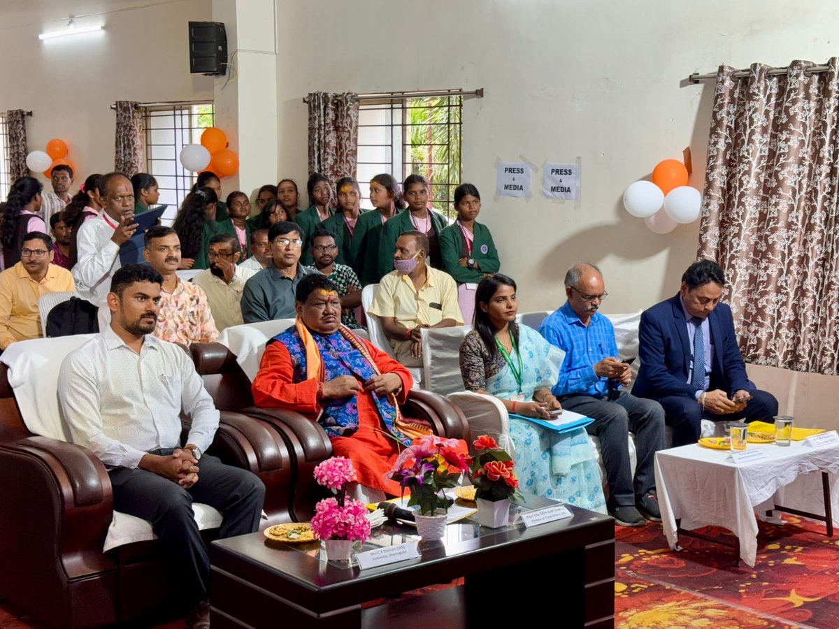 model_odisha's tweet image. 1/6
The inaugural ceremony of the Skill Labs at Ekalavya Model Residential School (EMRS), Kirmira, Jharsuguda district, Odisha, was held on 4th October 2025, in the august presence of Hon’ble Union Minister of Tribal Affairs, Shri Jual Oram. #EMRS #SkillLabs