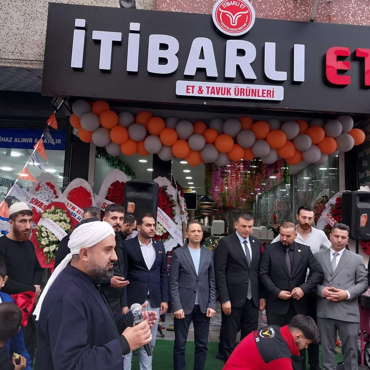 Bugün Genel Başkanımız Sayın Nihat Tanrıkulu Genel Başkan Yardımcılarımız Murat Salmanlı ve Ömer Işık ile birlikte Arnavutköyde İtibarlı Et firmasının açılışına katılım sağladılar.