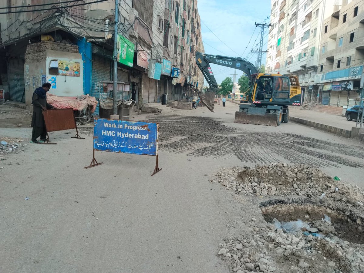 KashifShoroPPP's tweet photo. گلستان سجاد مین روڈ کا حالیہ بارشوں کے دوران ٹوٹ پھوٹ کا شکار ہوگیا تھا جس کا حیدرآباد میونسپل کارپوریشن کی جانب سے مرمت کا کام جاری ہے۔ 

#HMCWorks https://t.co/JAg1bSRykY