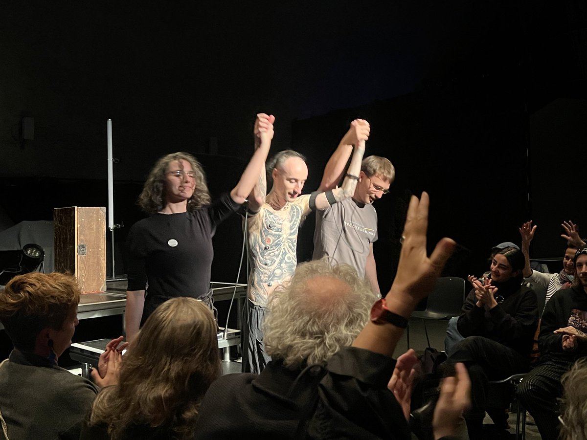 Die meisten Regelsysteme, die im Laufe der Geschichte entworfen wurden, um Klang besser fassen zu können, basieren auf der normierenden Perspektive der Hörenden. „Doch was ist Taubheit, wenn nicht eine andere Form der Wahrnehmung?“, fragt Marco Donnarumma #orfmusikprotokoll