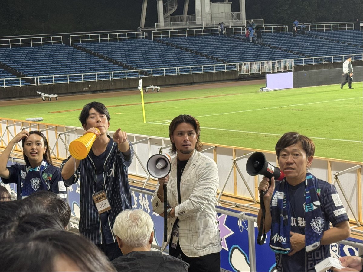 Anck_1130's tweet image. 今日は #キックオフ福岡 のコラボシートにて #アビスパ福岡 を応援

今季の現地応援3試合目で初の勝利でした‼️

嬉しかった〜

試合終了後は抽選会あり！
当たらなかったけど…💦

でも、終わりに出演者4名にサインをいただきました。

#田中健二 さん
#矢野ぺぺ さん
#石津大介 さん
#高木晴菜 さん