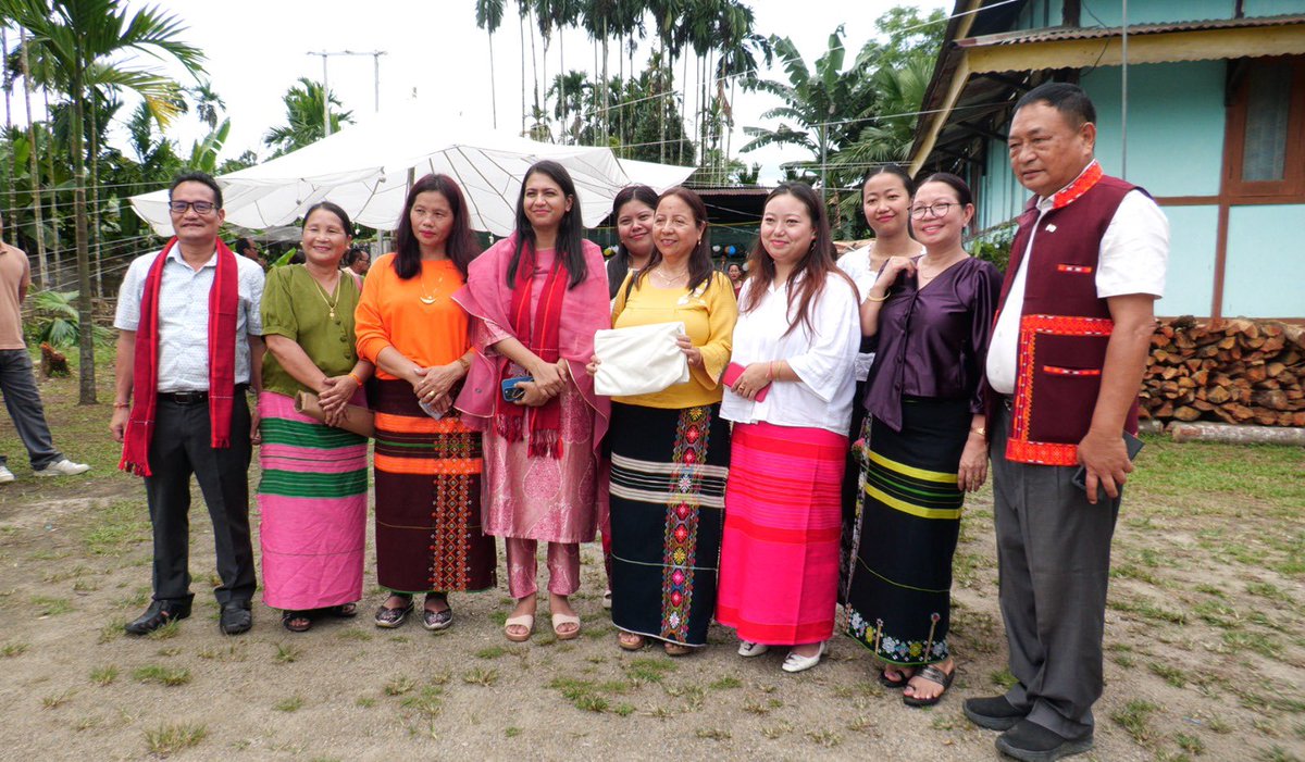 Launch of automatic paper bags making machine at #Ruksin, East Siang. A small step towards #plasticfree city! Donated by Hon. MLA Sh. Ninong Ering ji and run by SHG ladies through #ArunachalPradesh Rural Livelihood Mission (ArSLM). Sincere appeal to all #shopkeepers and #shoppers