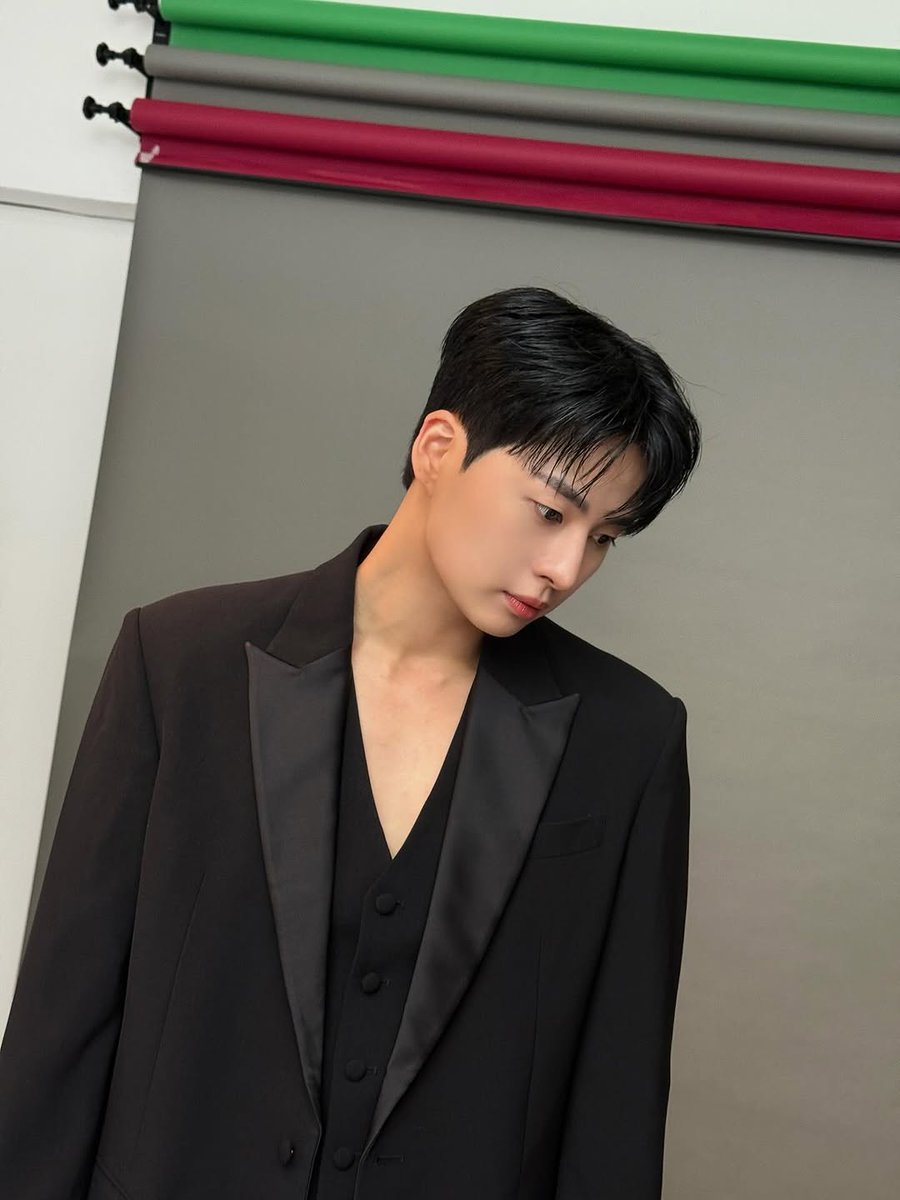 Hsw_afi11's tweet photo. Gila visualnya 🫠😍
Mirip concept nya di album novella 🥹
#고결 #Kogyeol #고민수 #GoMinsoo https://t.co/UUeO96rTvN