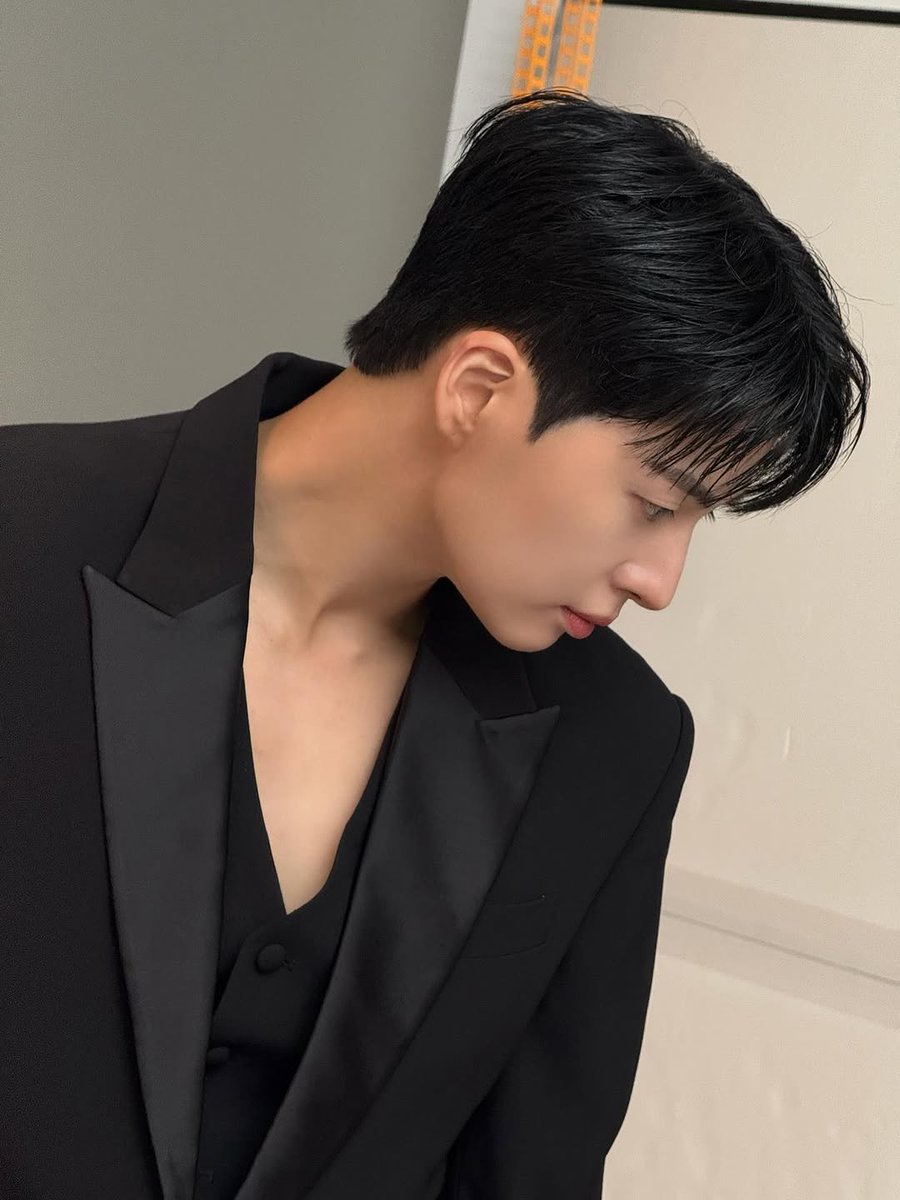 Hsw_afi11's tweet photo. Gila visualnya 🫠😍
Mirip concept nya di album novella 🥹
#고결 #Kogyeol #고민수 #GoMinsoo https://t.co/UUeO96rTvN