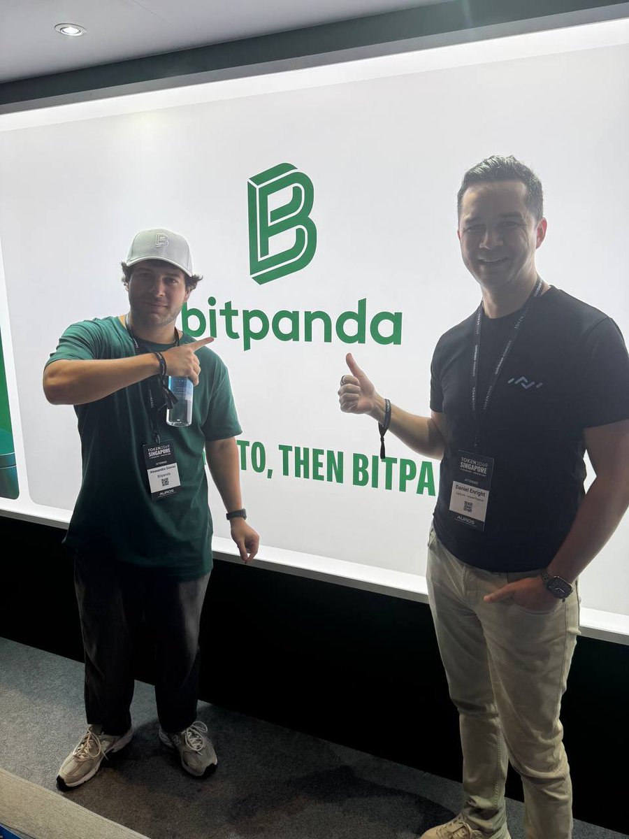 LightLinkChain's tweet photo. Post-#TOKEN2049 reflections from Singapore 🇸🇬

A week of conversations and collaborations with @TrustWallet, @Bitpanda_global, @TRUFNETWORK and more

Momentum doesn’t stop when the booths close 🤭 https://t.co/nmR5EUKbTn