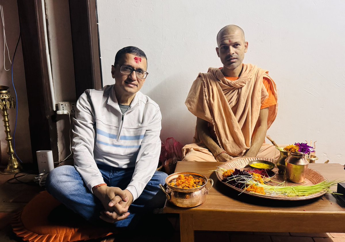 अमेरिकामा बस्नुहुने डा. दामोदर पाण्डेज्यू बडा दसैँको पावन अवसरमा वैदिक अनुसन्धान गुठीको आजीवन सदस्य बन्नुभएकोमा हार्दिक बधाइ एवम् समुन्नत जीवनको शुभकामना । यहाँको सनातन धर्म र वैदिक वाङ्मय प्रतिको श्रद्धालाई विशेष साधुवाद छ ।
