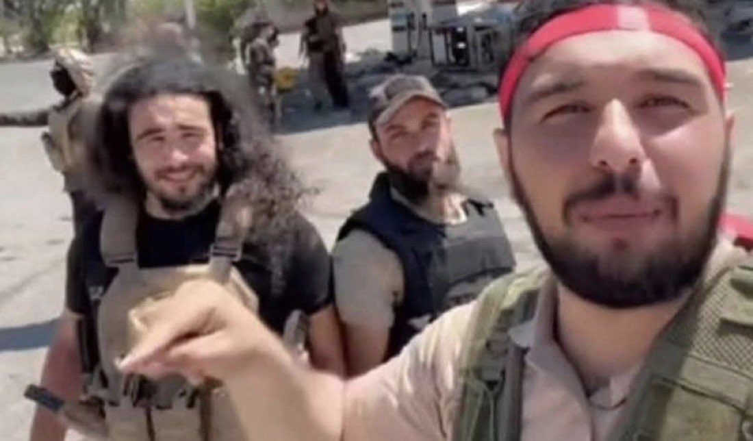 مغيب عراقي يُدعى قصي الشمري…
شارك في إبادة العلويين والدروز. اليوم أُلقي القبض عليه بسبب تصوير الجرائم التي ارتكبها في الساحل السوري والسويداء.
يا ترى كم مثل قصي الشمري موجود اليوم في العراق، وينتظر فرصة التمكين حتى يقتل الأبرياء بلا هوادة ويغتصب النساء تحت وسم آل أمية وبقية