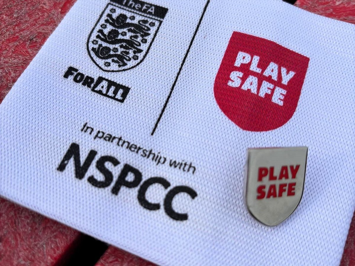 EssexCountyFA's tweet photo. π Huge thanks to @fcbroomfield and @ValleyGreenYFC for supporting the 2025/26 #PlaySafeWeekend! Your voices matter - and so do the voices of young players. π¬β½ π https://t.co/94pBkroShM #PlaySafe #WatchListenTalkAct #Safeguarding #GrassrootsFootball https://t.co/vQeCdH0GLu