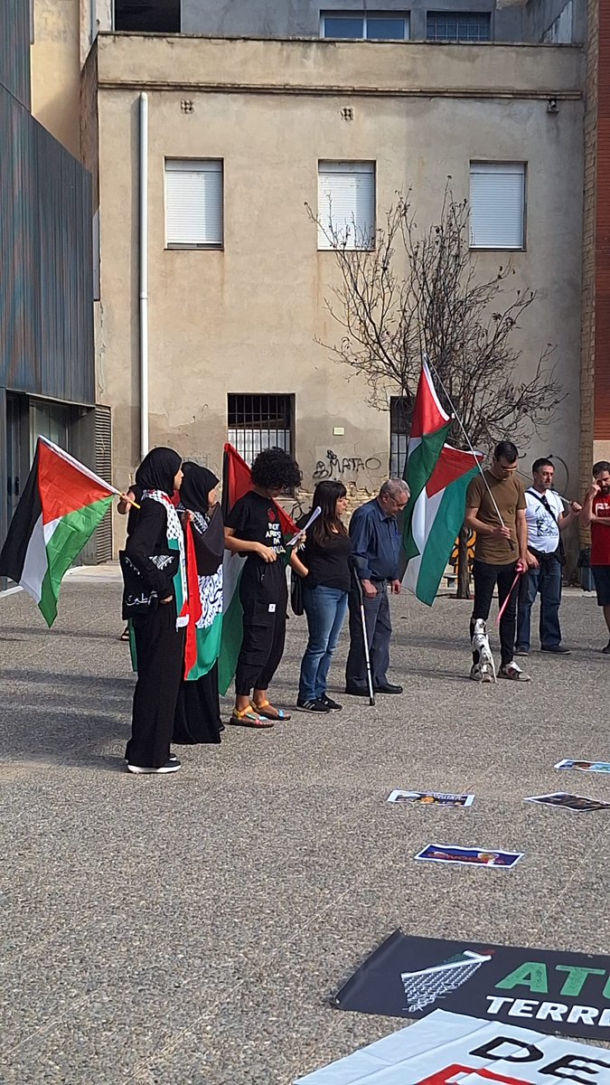 Acte a Tortosa per denunciar el genocidi contra el poble Palestí i el blanquejament del règim sionista israelià d'Aliança Catalana 
S'ha llegit un poema i una petita part dels noms dels 18.500 infants assassinats pel règim israelià
#palestinalliure