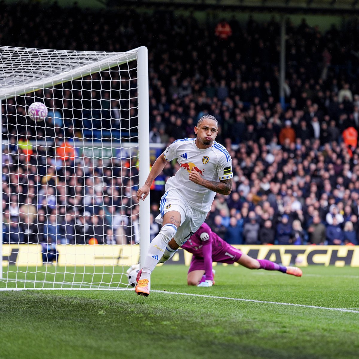 Rust. Leeds 1-1 Tottenham. De Spurs kwamen op voorsprong maar Okafor zette Leeds weer op gelijke hoogte. #lufc