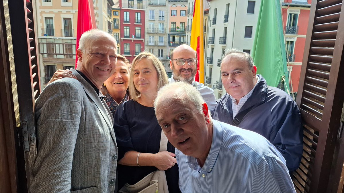 EAJPNVNafarroa's tweet image. 🙌 Visita al Ayuntamiento de #Iruñea

👉 Una mañana para conocer de cerca el trabajo de nuestro concejal de @GeroaBaiIrunea @JavierLeozSanz y cómo funciona la casa de todos los y las iruindarras

#JuntaMunicipal #Iruña #EAJPNV