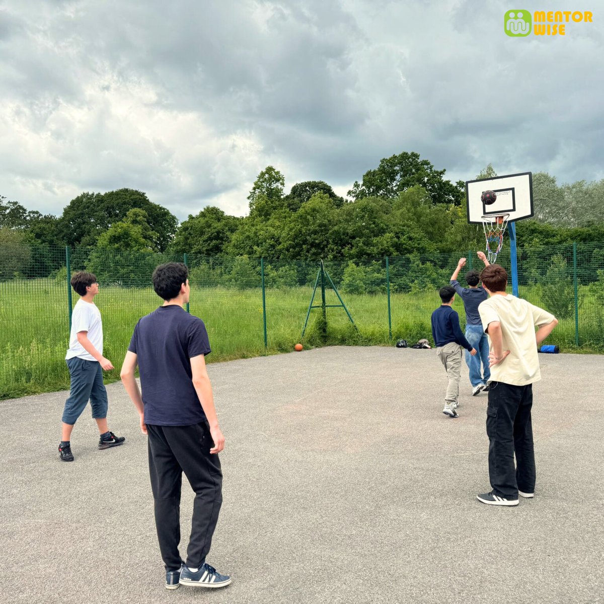 MentorWiseUK's tweet image. Sports bring us together. 🤝

#mentorwise #sportsday #teamwork #community #friends #youthempowerment #mentorship #outdooractivities #positivevibes #togetherstronger #motivation #inspiration #leadership #growth #connection #youthcommunity #activelife #goodenergy