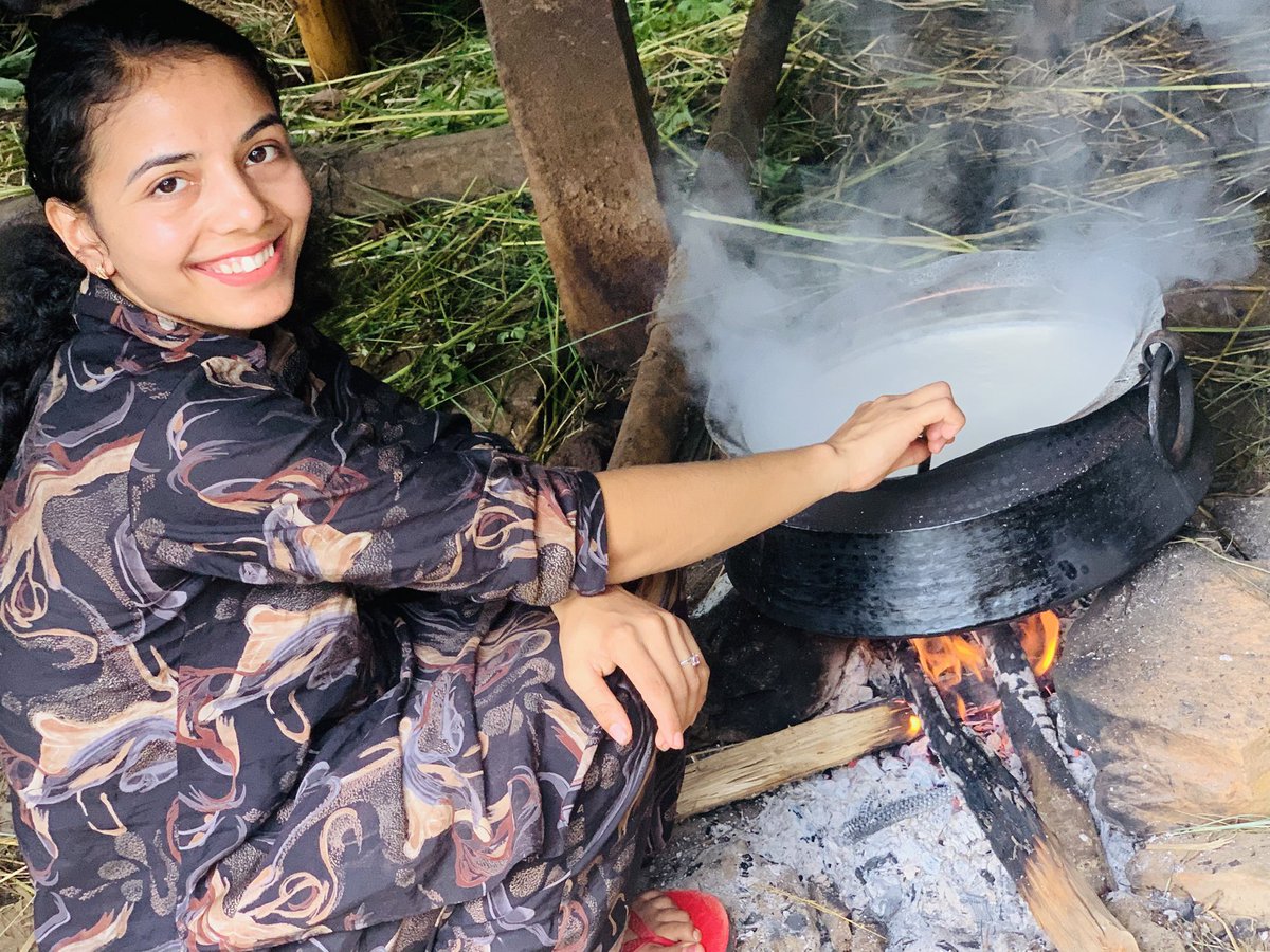 यो तस्विर ट्विटरमा किन आउदिनौ अचेल भन्नेहरुको लागि 😀😄