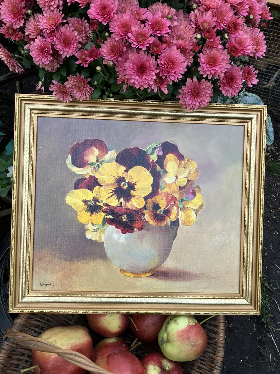 Oil on canvas.
Winter pansies 
£1 in the charity shop because “people don’t like flowers” needs a new frame but still 🤷🏻‍♀️

Pretty sure it’s someone trying Ann Cotirill style work.