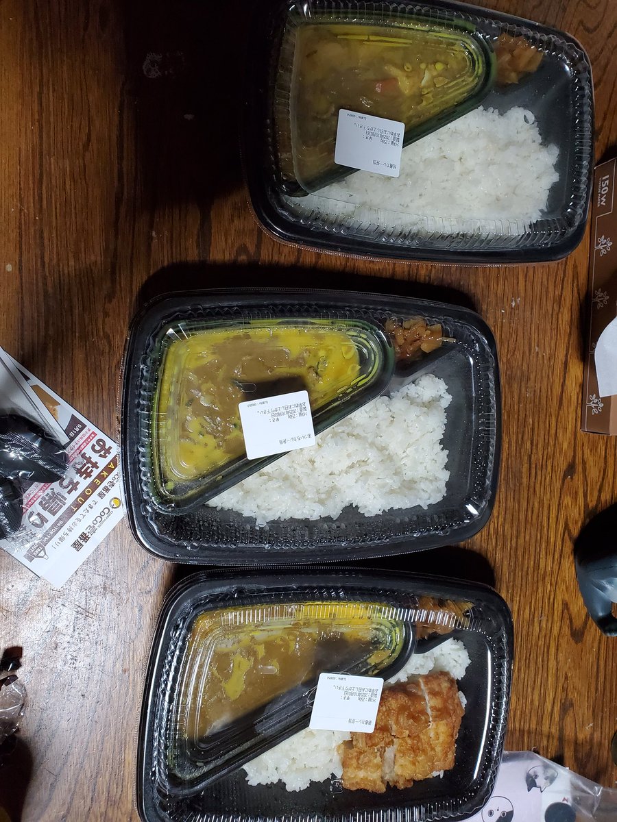 mao_2403's tweet photo. CoCo壱コラボカレー食べてきました！お店では兄者カレー頂きました
美味しかった〜🍛
テイクアウトもして弟と全種食べたΨ( 'ч' ☆)
ステッカーは兄者さん以外揃いました
最推しが来ない😭

 #2BROカレー決戦
 #兄者カレー https://t.co/OR2MAifRIB