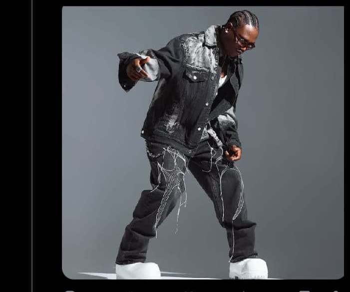 YesFMIbadan's tweet photo. ▶️ #NowPlaying
🎶 Balenciaga - @lyrxx_official
📻 #YESWeekendHitDrop
🎧🎙️@seyisimple
Listen to @YesfmIbadan live via https://t.co/djylo7awbD…1134 Warsa https://t.co/uL126RgT7Y