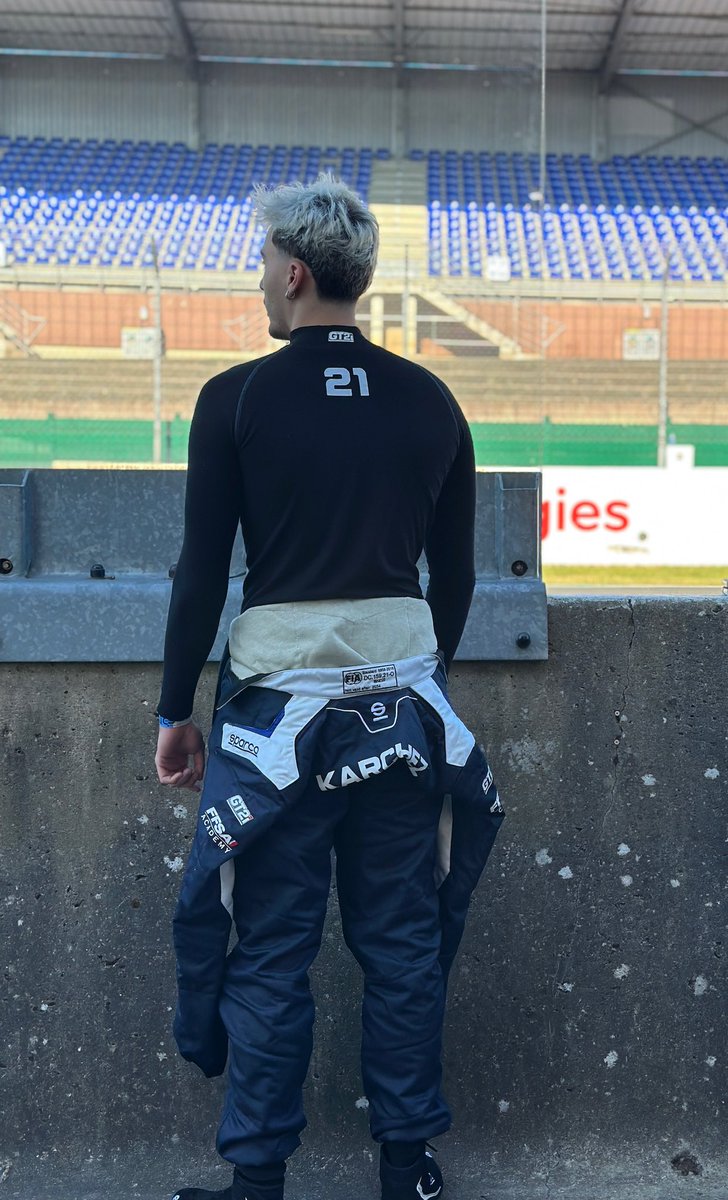 Sin entrenar, eh, nerfeado. Ahora imaginaos con los 800 entrenamientos de los demás.
Orgullosa de mi hijo.