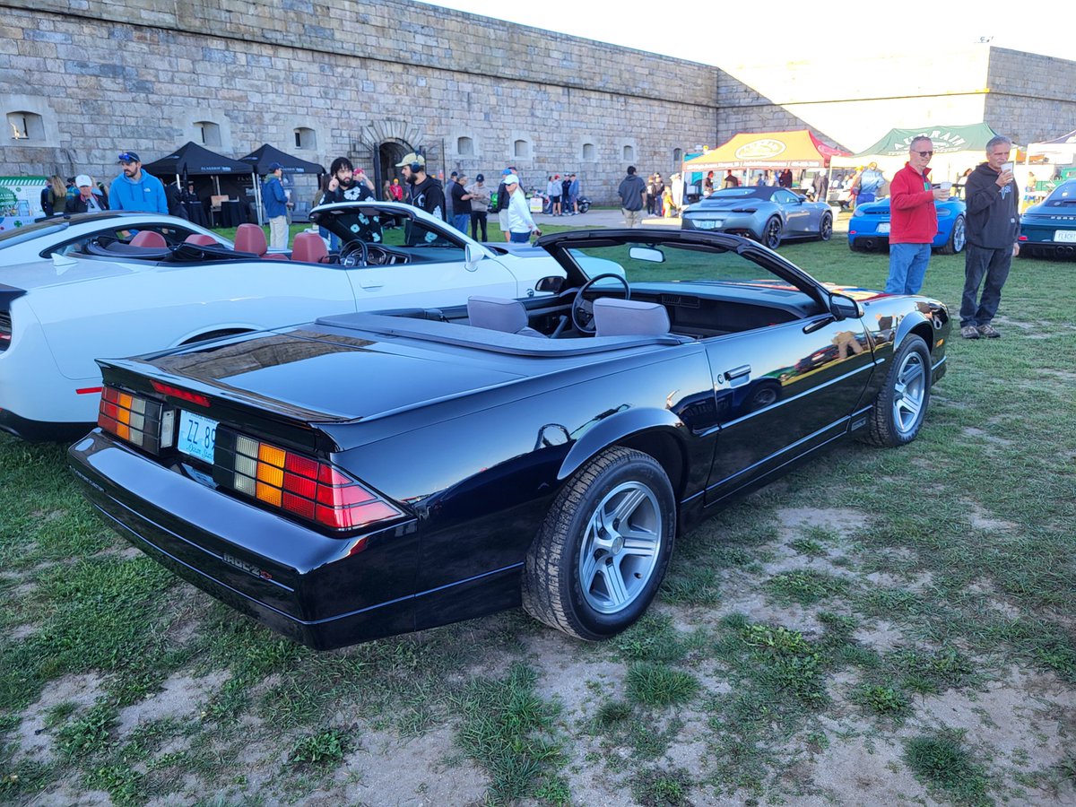 mcmsigmapihh's tweet image. At the Newport cars &amp;amp; coffee this morning and amist the (literal) hundreds of millions of dollars worth of cars, (saw a +$2M Mercedes 300SL) 

This 1989 IROC-Z stands above them all.  I have never seen such a clean &amp;amp; beautiful car. I&apos;d take over your Ferrari, Porsche or McLarens.