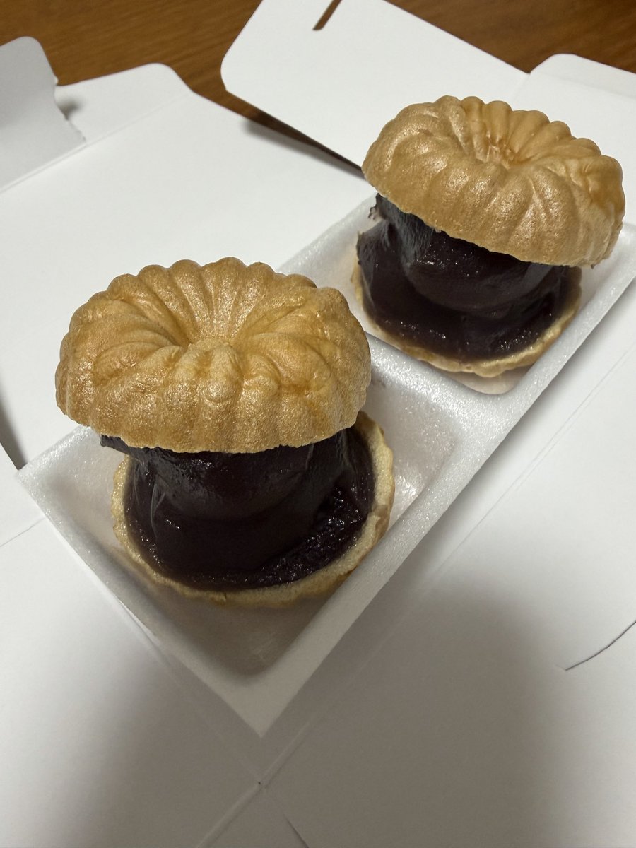 k_devil_k's tweet photo. 🍂Today’s treat🍂
Monaka from Minamoto Kitchoan crispy wafers filled with smooth, rich red bean paste.
Elegant in both taste and look, it’s perfect for an afternoon tea or a thoughtful gift.💛
#MinamotoKitchoan #Monaka #JapaneseSweets #Wagashi #AnkoLover #TeaTime #GiftFromJapan https://t.co/Eq3cECHzSt