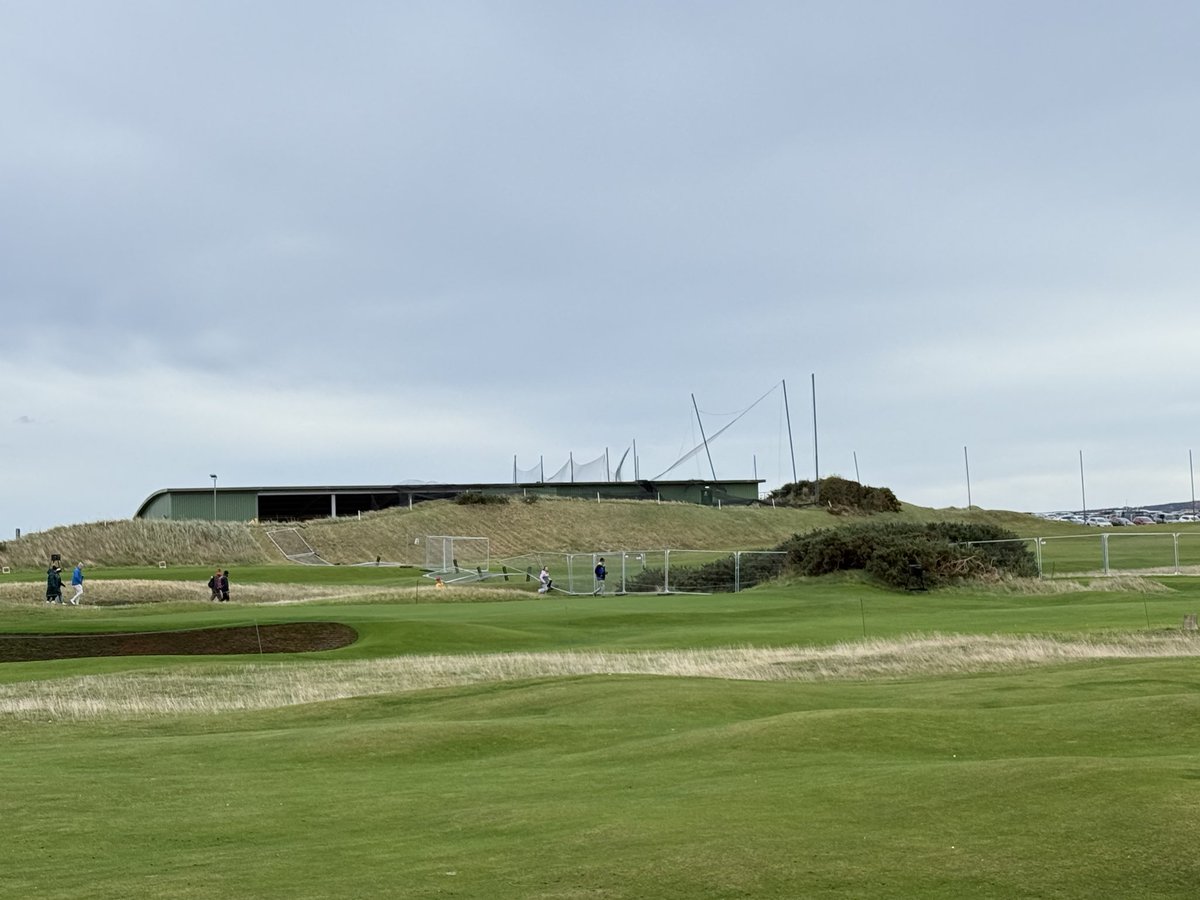 Play suspended here at the Dunhill

Wind is horrendous. Netting and some fencing at the practice facility down.

I really wonder why they even tried to get going.