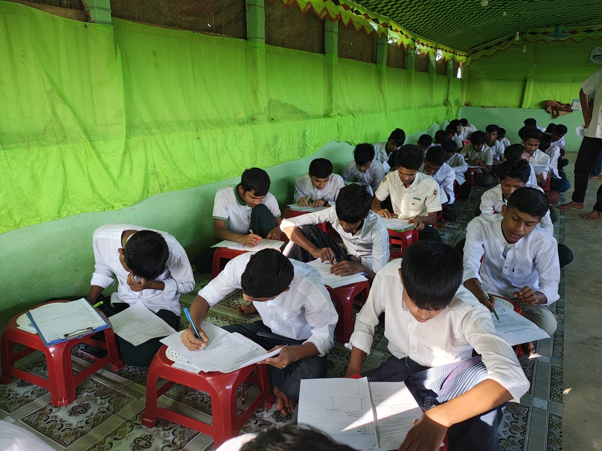 Rohingya_PS's tweet photo. For the first time, over 2,500 #Rohingya refugee students in 🇧🇩 are taking mid-term exams under a structured board system, marking a historic step toward equal education rights. Despite funding challenges, the community has worked hard to make this milestone a reality. 📷 sayed https://t.co/VS0k7p4NzD