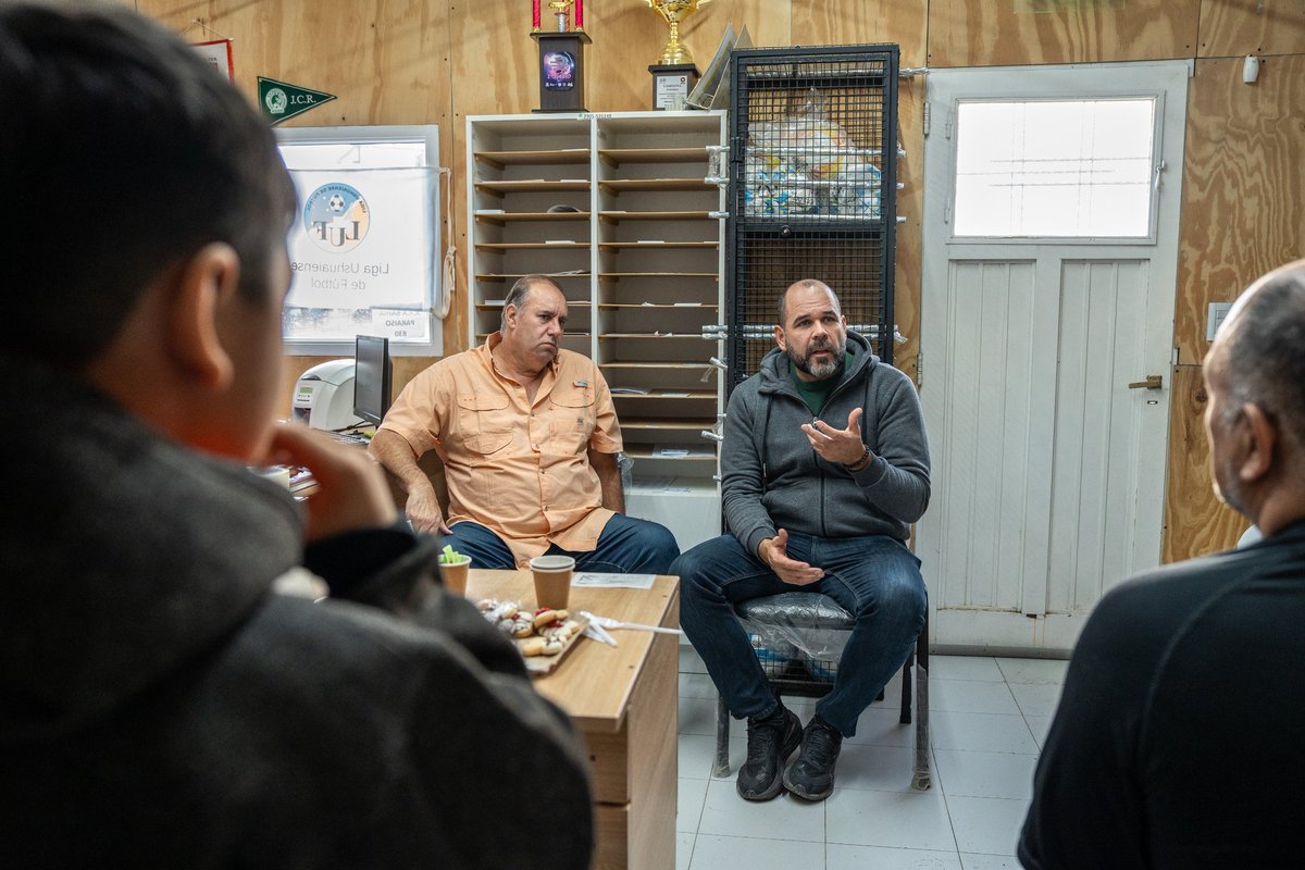 AgustinTitaTDF's tweet photo. Nos reunimos con la Liga Ushuaiense de Futsal ⚽  

Charlamos sobre los desafíos que atraviesan las instituciones deportivas, la representatividad y desarrollo deportivo de deportistas, y la urgente necesidad de pensar políticas reales de inclusión deportiva territorial. https://t.co/JN6qNAFz6u