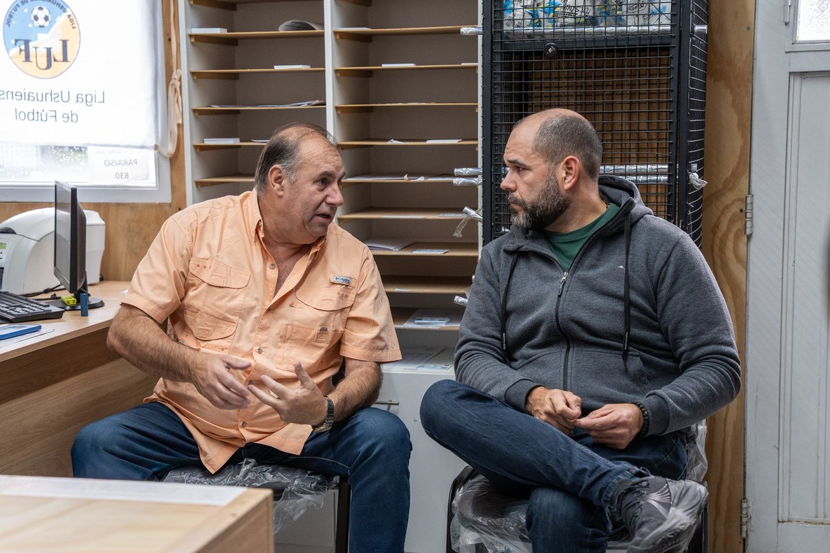 AgustinTitaTDF's tweet photo. Nos reunimos con la Liga Ushuaiense de Futsal ⚽  

Charlamos sobre los desafíos que atraviesan las instituciones deportivas, la representatividad y desarrollo deportivo de deportistas, y la urgente necesidad de pensar políticas reales de inclusión deportiva territorial. https://t.co/JN6qNAFz6u