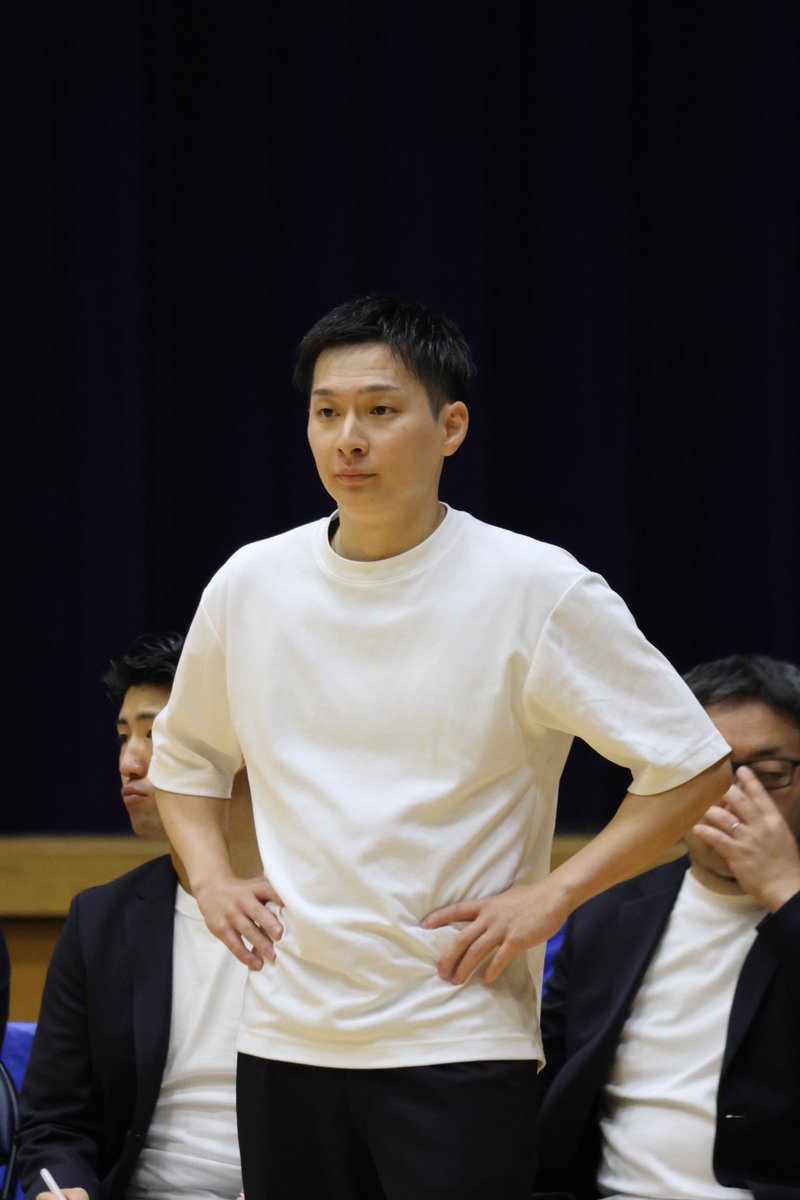 kijitaro2004's tweet image. 2025年10月4日津山総合体育館
ベンチでぴょんぴょん飛び跳ねて可愛いと評判の野村HC🥰
本人の知らぬ間に広めちゃおう😂
#野村慧介 #HC #選手より若いて #コールしたい #トライフープ岡山