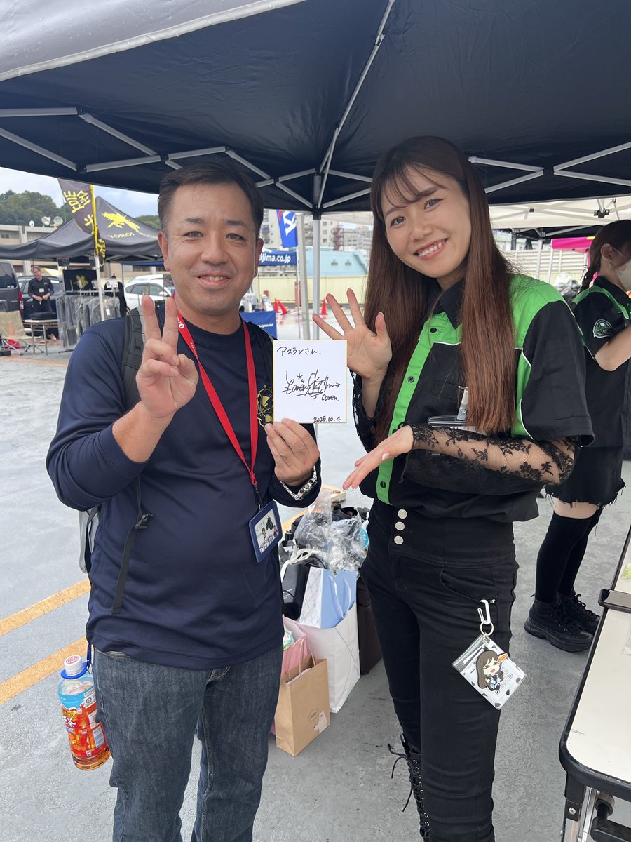 くろまる氏に、会いに新山下2りんかんへ。行けないと言ってたのにサプライズしに。大成功😆
カレンちゃんとも会えて、イベントに参加して良かった😁
お二人とも、雨の中お疲れ様でした。