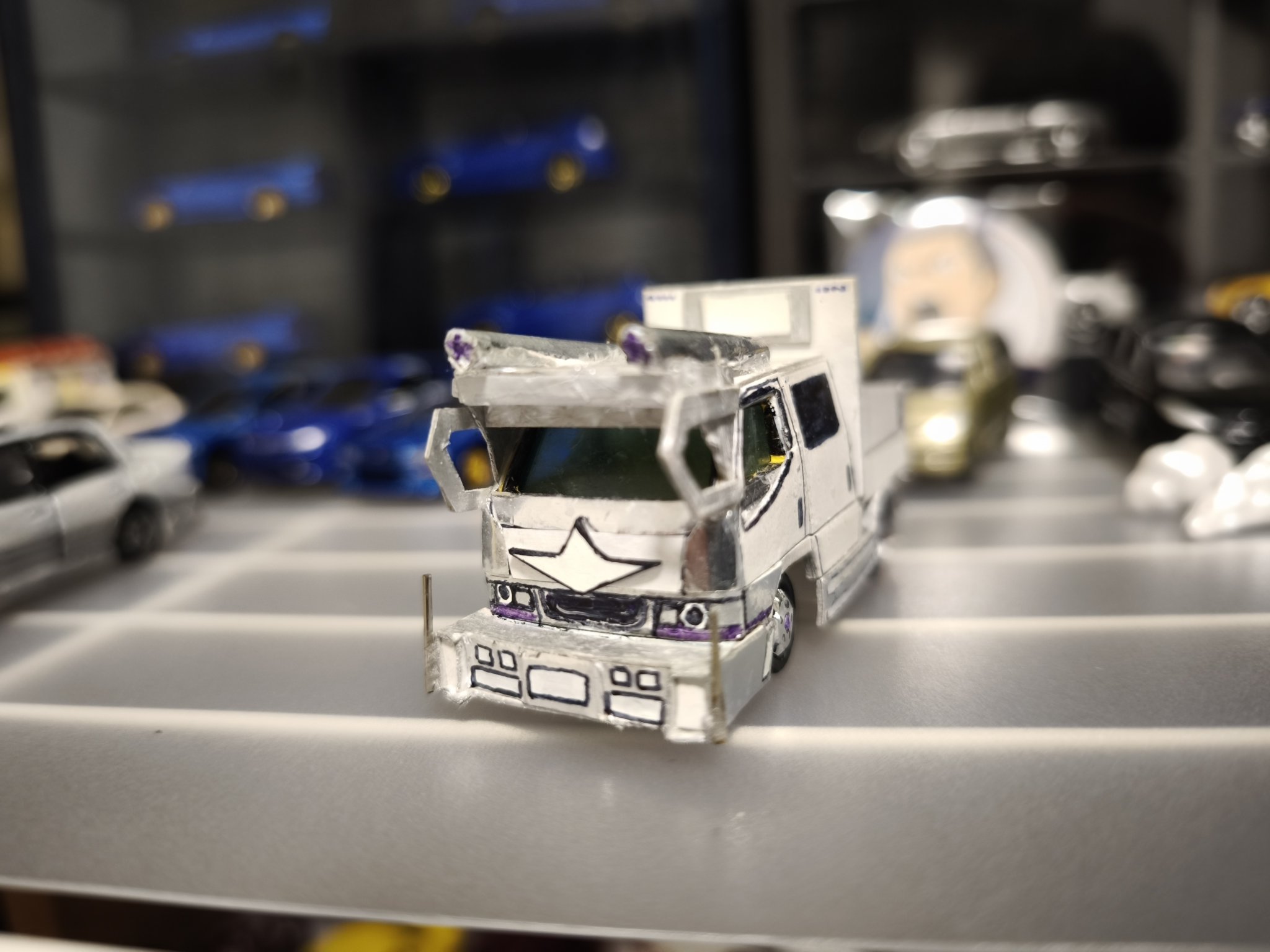 トミカ デコトラ　ダブルキャブ トミカ改造 デコトラ ダブルキャブ化 - メルカリ