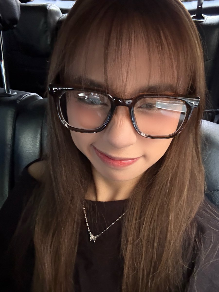 joana_cristinag's tweet photo. VVINKIES SELCA DAY
#VVINK #VVSD
#VVINKIESSelcaDay
pwede na ba itu? @__btrcmrl @VVINKph https://t.co/xOiCOzFpP4