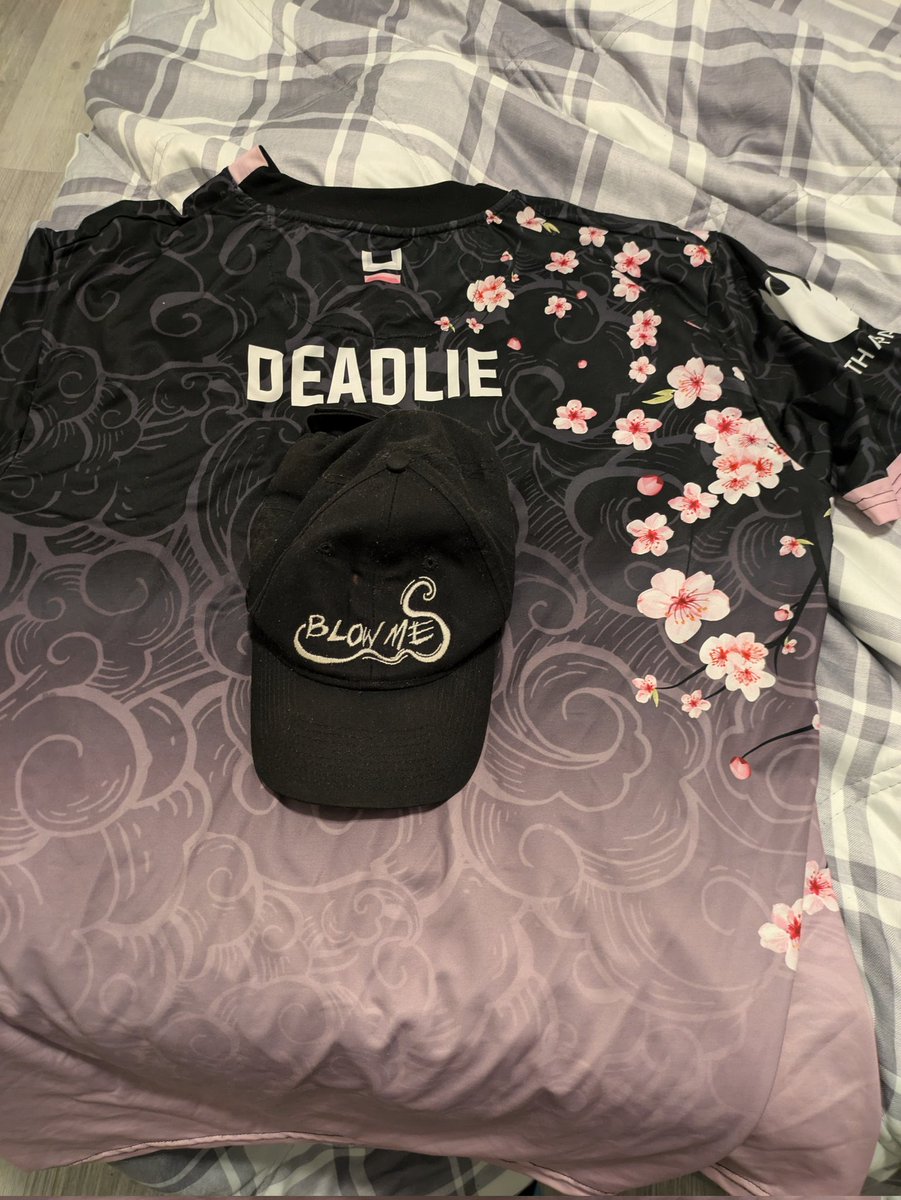D3adLie's tweet photo. Last infinite FFA today repping @UNDRPLAYED and @KosmicKandles , time to lock the fuck in one last time https://t.co/HAPc0teBin