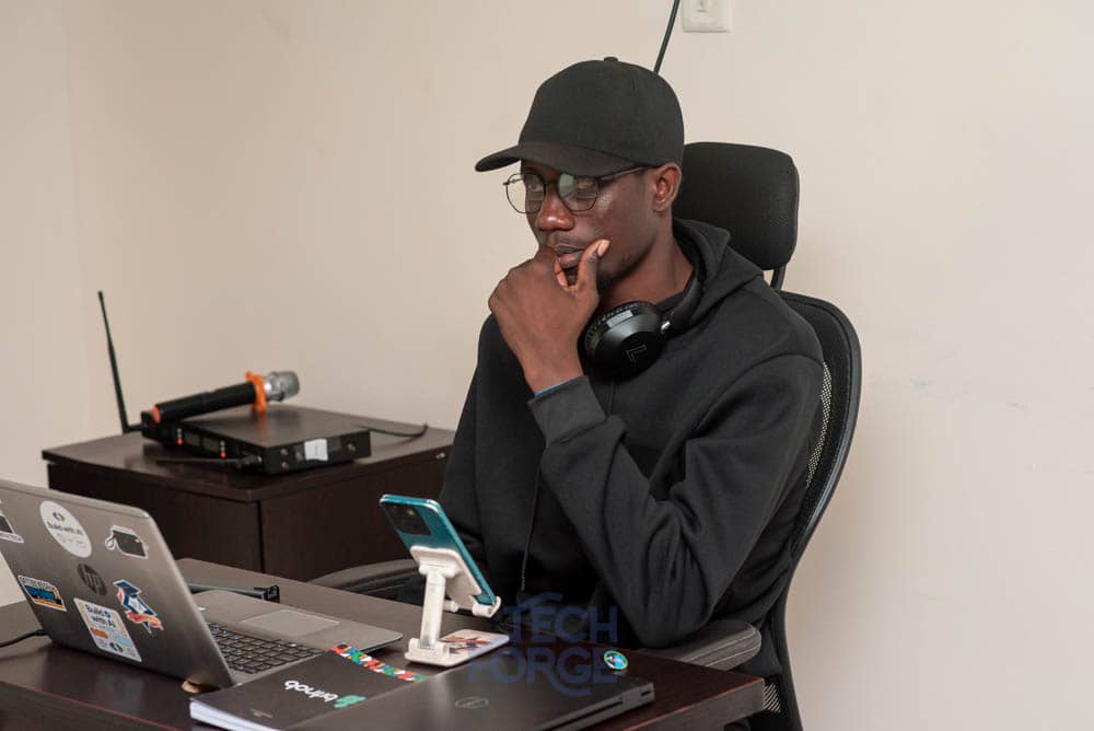 develijah3's tweet image. Hi, I'm Elijah
A startup Co-founder
I'm neither a graduate nor an undergraduate
I'm a Nigerian
Snake scares the hell out of me 😭😹
Oh and I code 🫴