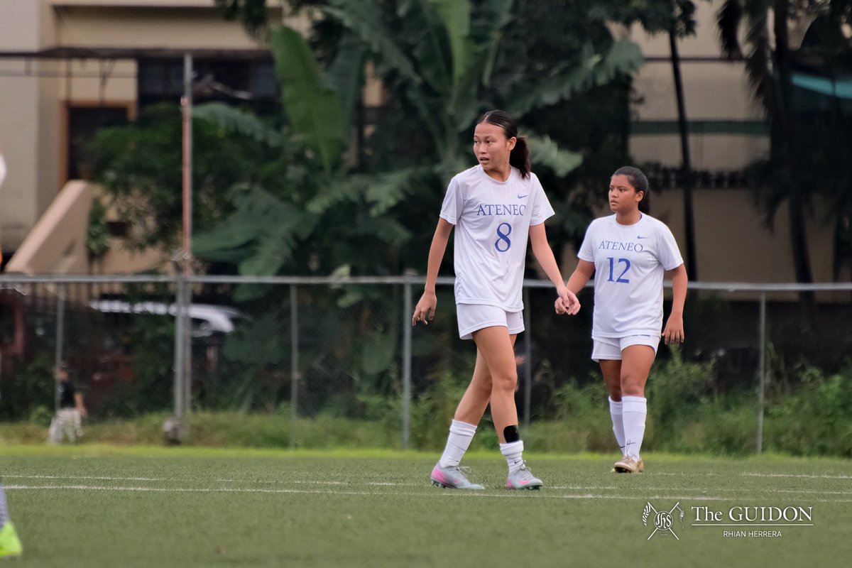 TheGUIDONSports's tweet image. SPLITTING SPOILS
Jada Bicerro powered the Ateneo Blue Eagles yet again, salvaging a 1-1 draw against the UST Lady Booters to wrap up their first round of the UAAP Season 88 Women’s Football Tournament.
tgdn.co/46ThyWb
#AteneoFootball
#OneBigFight
#UAAPSeason88
Photo…