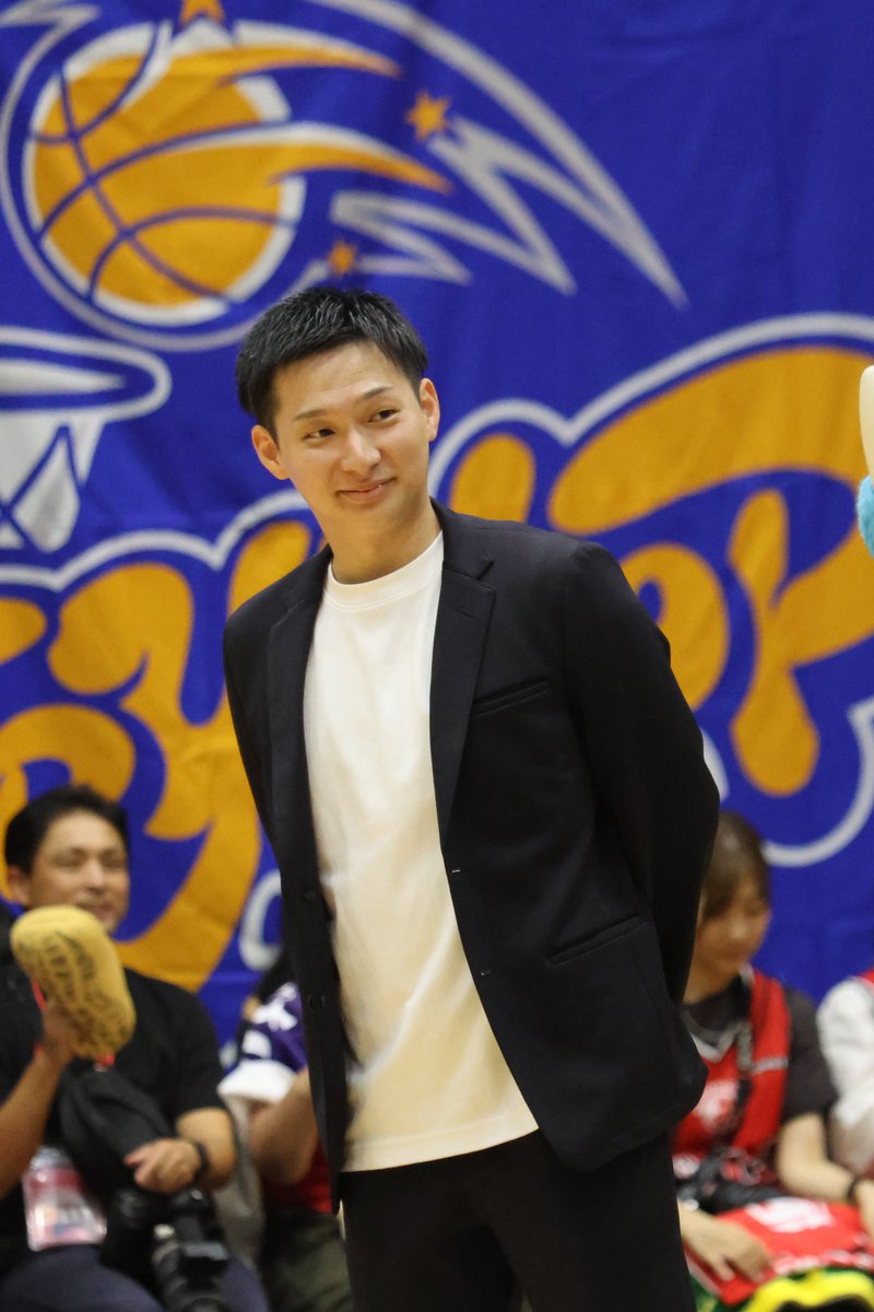 kijitaro2004's tweet image. 2025年10月4日津山総合体育館
ベンチでぴょんぴょん飛び跳ねて可愛いと評判の野村HC🥰
本人の知らぬ間に広めちゃおう😂
#野村慧介 #HC #選手より若いて #コールしたい #トライフープ岡山