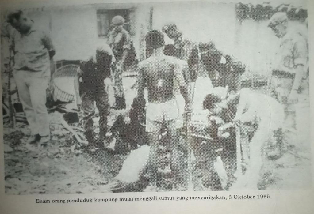OPERASI PENCARIAN 7 PAHLAWAN REVOLUSI.

Dengan dihancurkannya kekuatan militer G30S/PKI di Jakarta, operasi dilanjutkan untuk mengetahui nasib para korban penculikan. Berdasarkan hasil pemeriksaan dari anggota sukarelawan Pemuda Rakyat yang ditangkap saat menduduki kantor pusat
